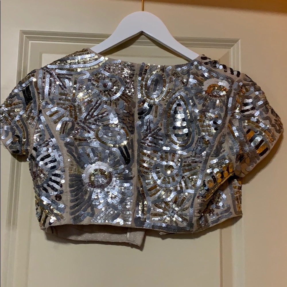 Beautiful top!! - Picture 3 of 6